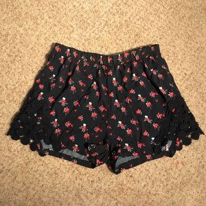 Soft Shorts ❤️🖤NEVER WORN